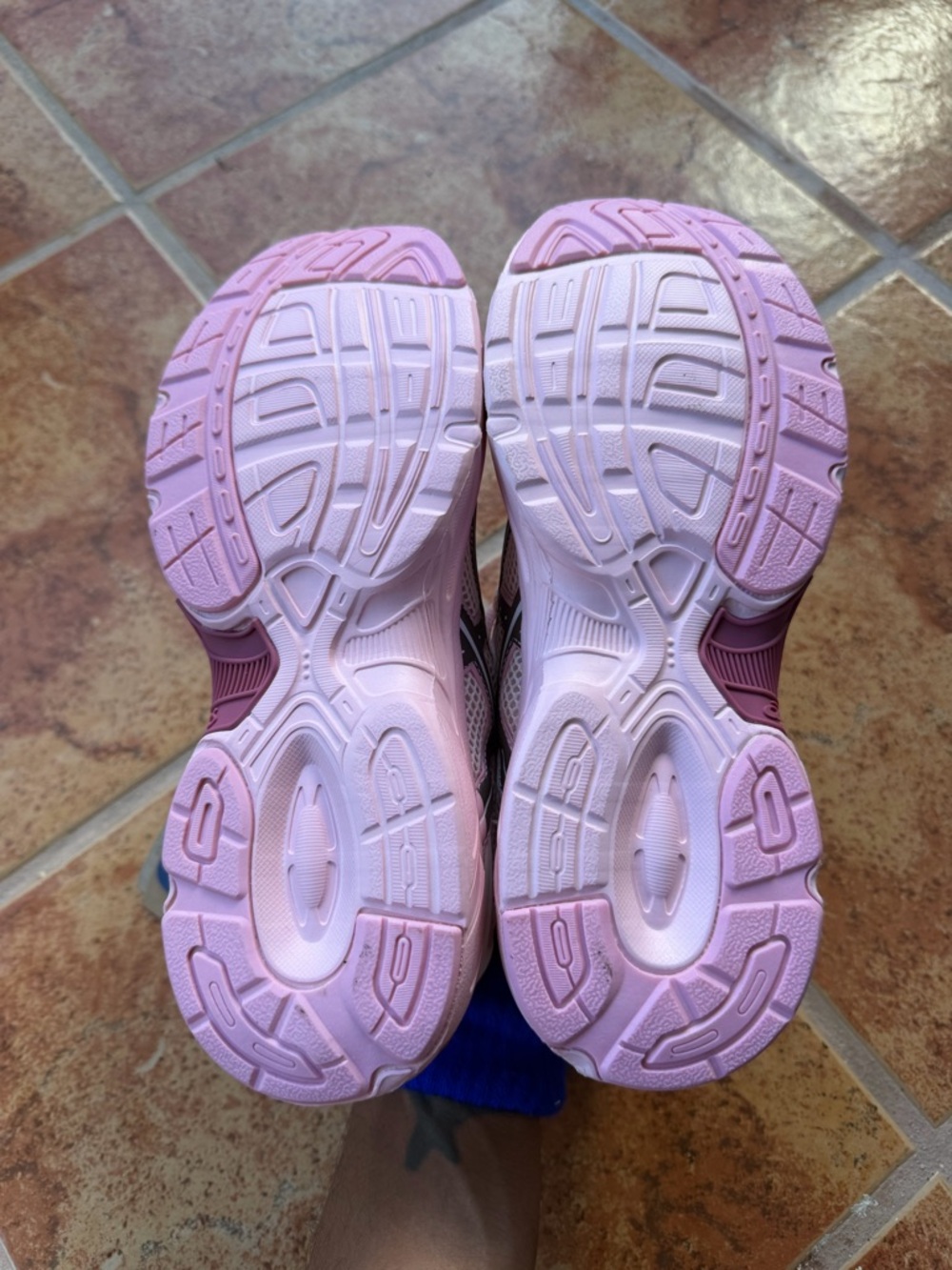 Size 6.5 Men’s And Women’s 8 - Asics Gel Kayano 14 Pink and Silver Mesh Athletic - Picture 6 of 7